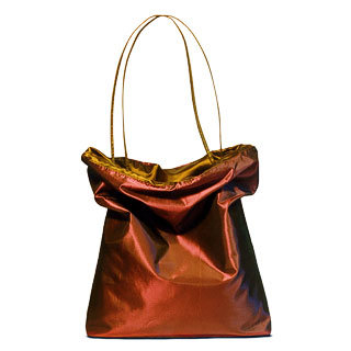 Diseño premiado de bolso de raso Diseño premiado de bolso de raso