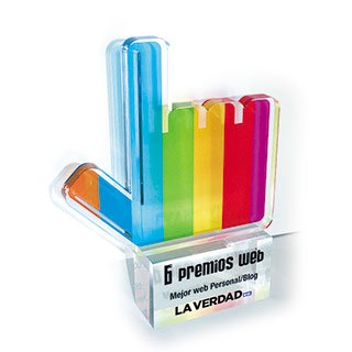 Trofeo de los premios web laverdad.es Trofeo de los premios web laverdad.es